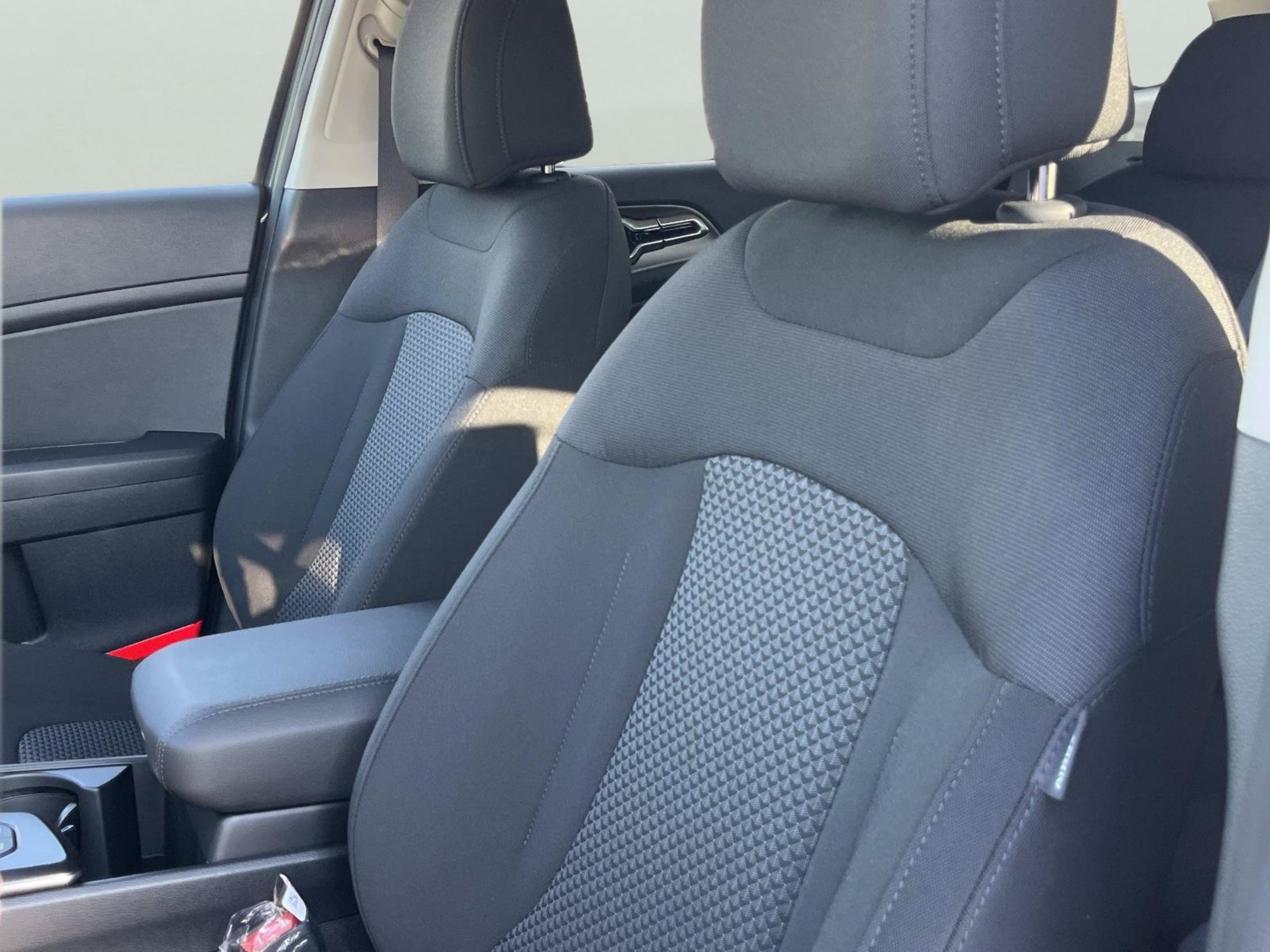 New 2027 Gravity Gray Kia LX image 22