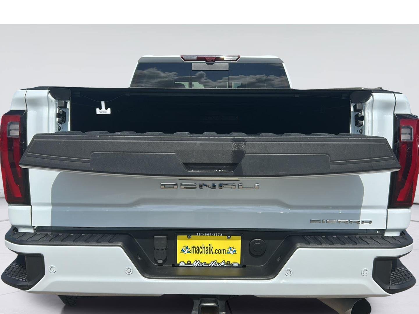 Used 2026 Glacier White Tricoat GMC Denali Ultimate image 31