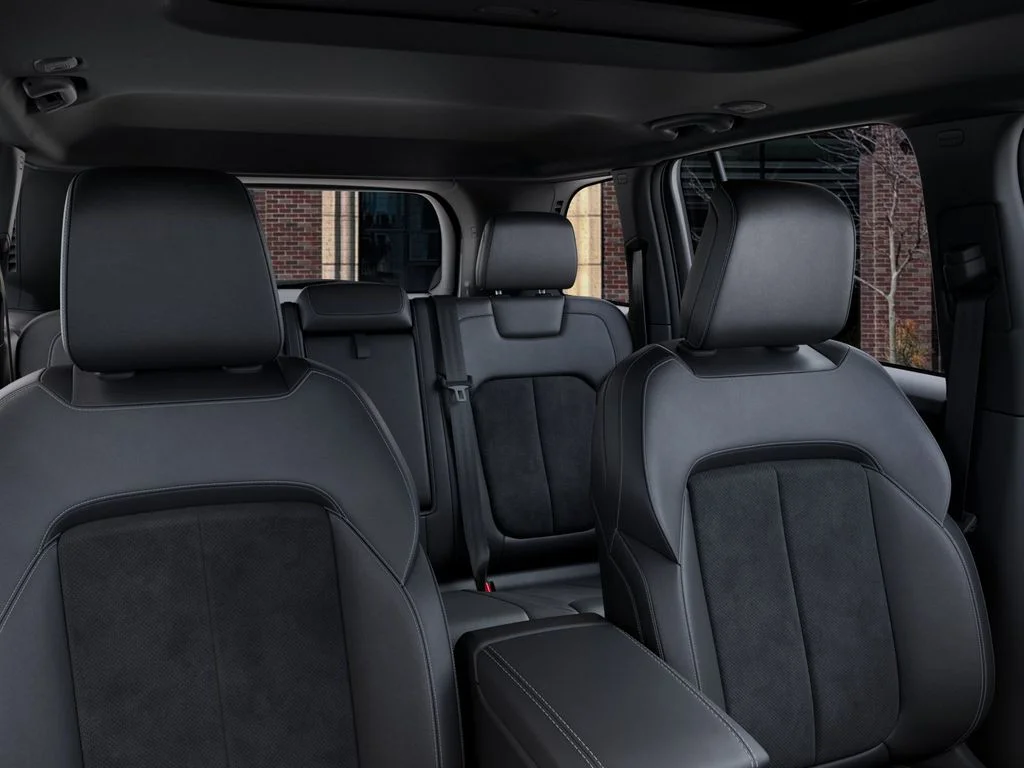 New 2026 Bright White Clearcoat Jeep Laredo Altitude image 26