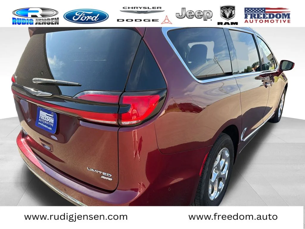 Used 2021 Red Chrysler Limited image 5