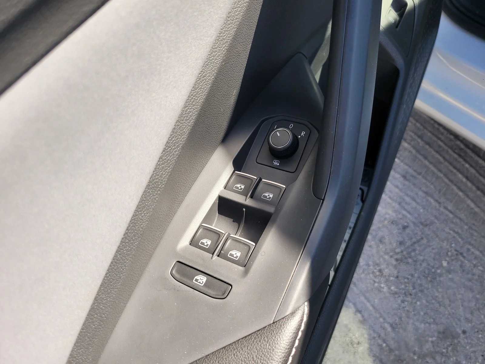 New 2026 Opal White Pearl Volkswagen 1.5T SE image 16