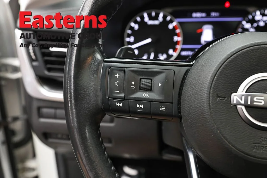 Used 2023 White Nissan SV image 15