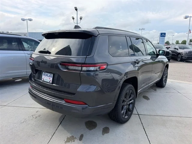 New 2026 Baltic Gray Metallic Clear-Coat Exterior Paint Jeep Limited Reserve image 4