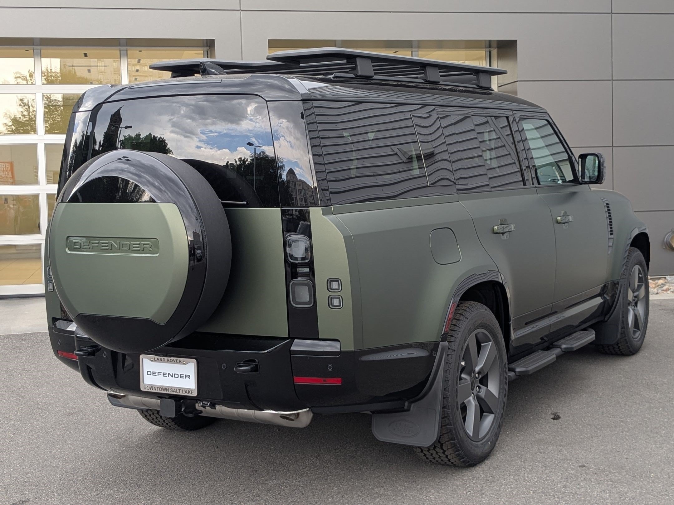 New 2026 Woolstone Green Land Rover P400 X-Dynamic SE image 5
