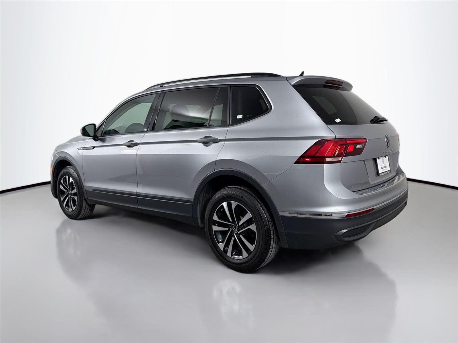 Used 2022  Volkswagen S image 8
