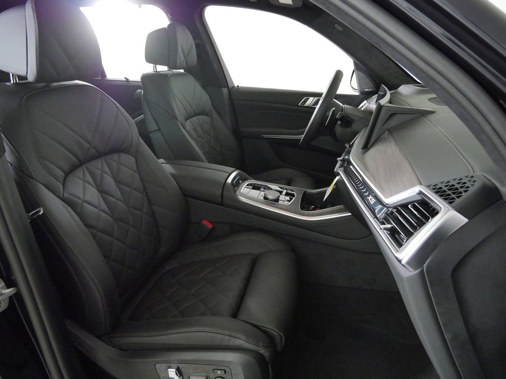 New 2026 Carbon Black Metallic BMW xDrive40i image 21