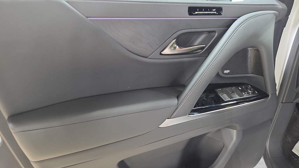 2025 Lexus LX 700h Luxury - Photo 10