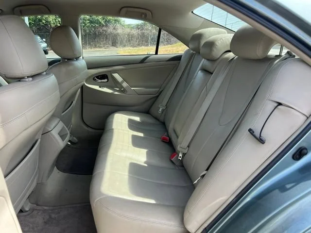 Used 2010  Toyota LE image 13