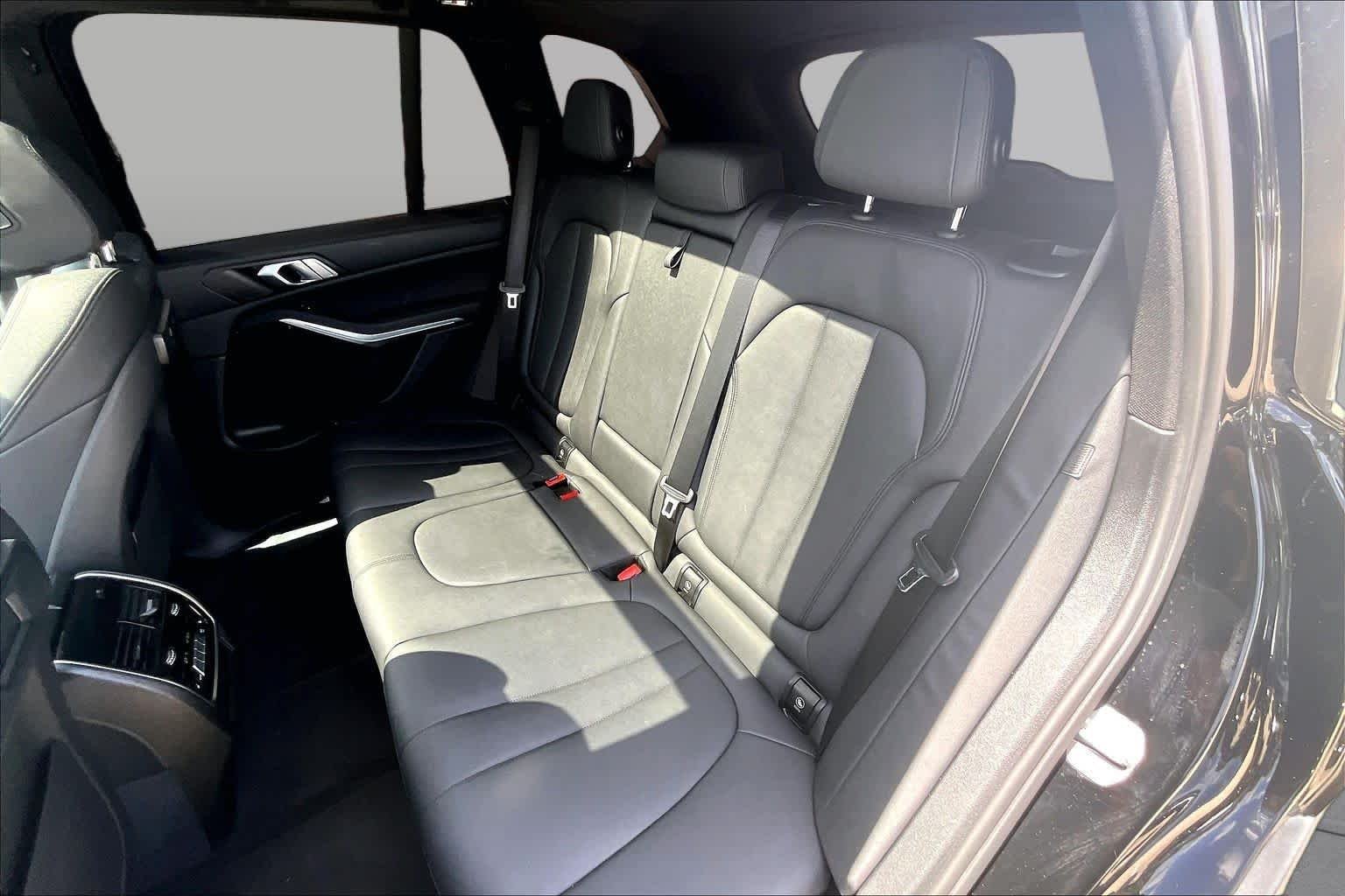 Used 2020 Jet Black BMW xDrive40i image 19