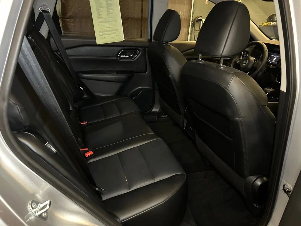 Used 2021 Brilliant Silver Nissan SV image 18