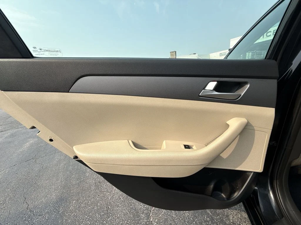 Used 2017 Black Hyundai SE image 22