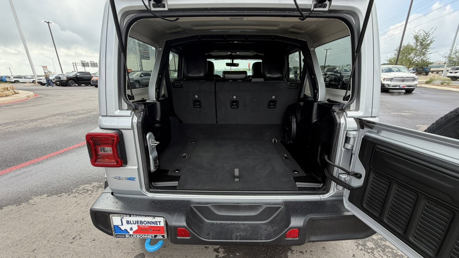 Certified Used 2023 Silver Zynith Clearcoat Jeep Sahara image 28