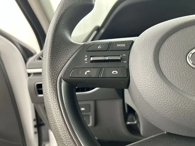 Used 2021 Gray Hyundai SE image 11