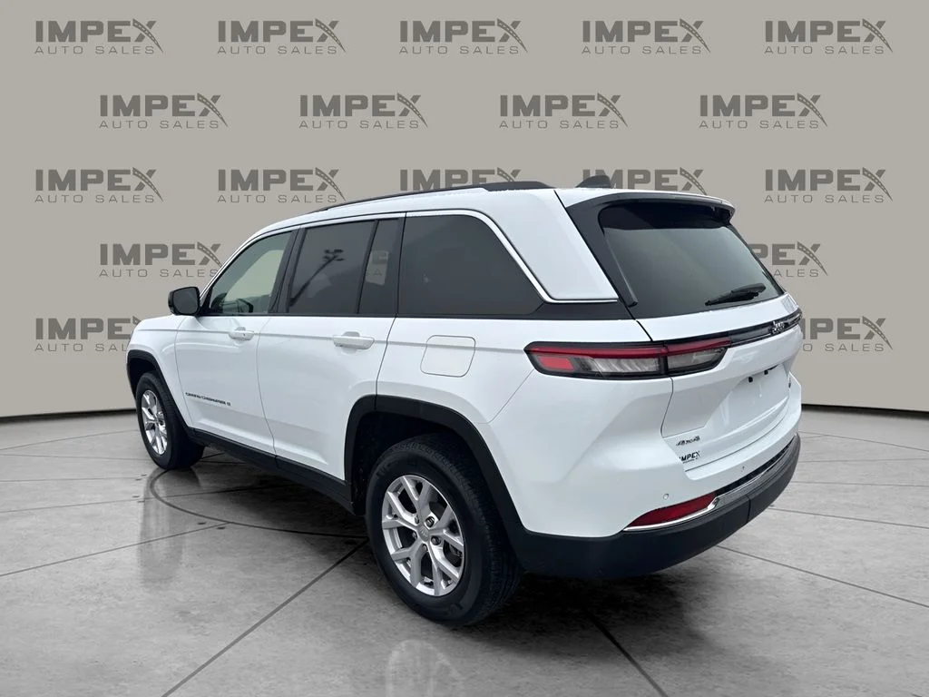 Used 2022 White Jeep Limited image 3
