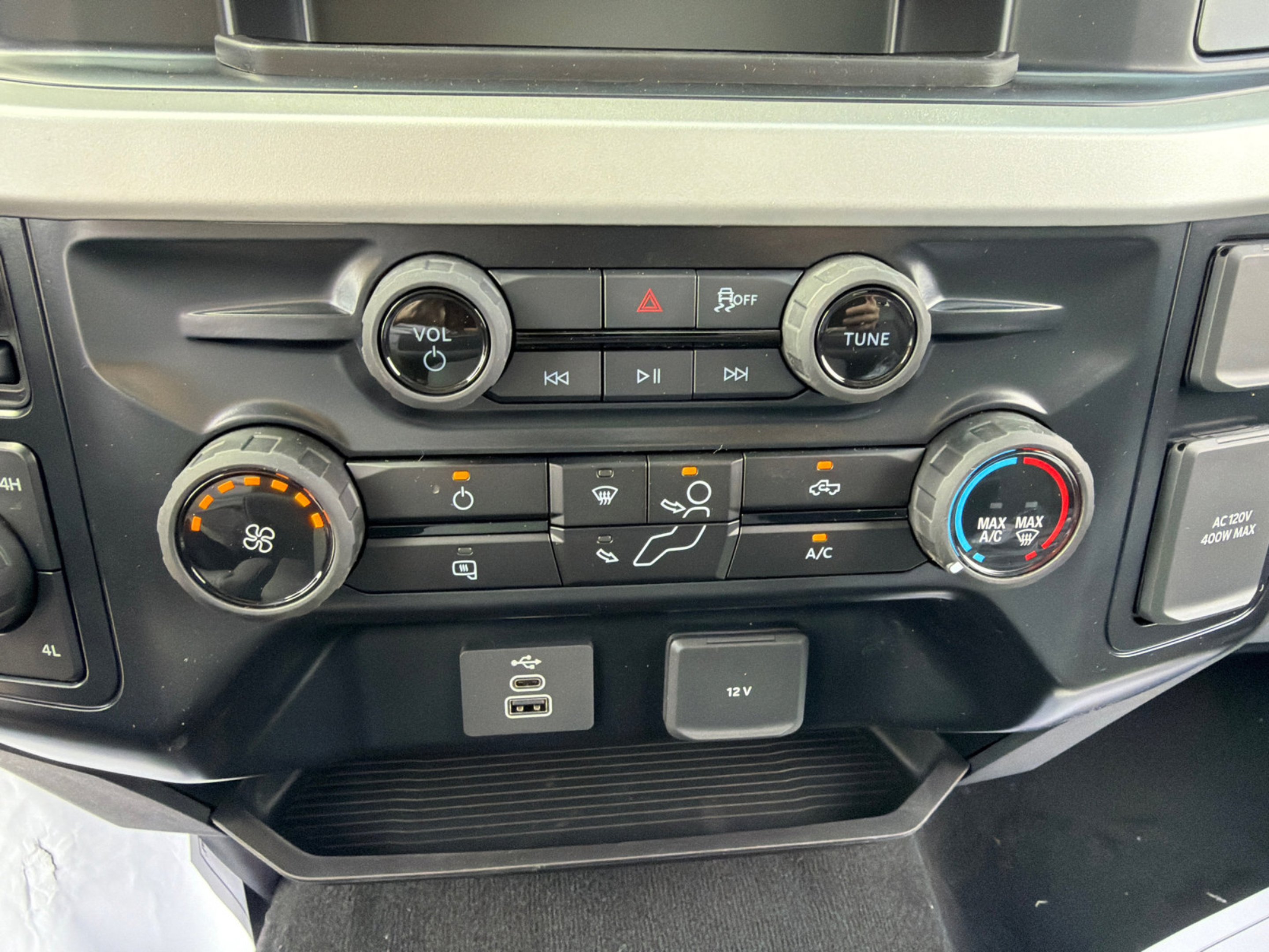 New 2026 Carbonized Gray Metallic Ford F-350® XLT image 25