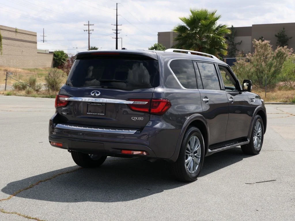 Used 2024 Gray INFINITI LUXE image 3