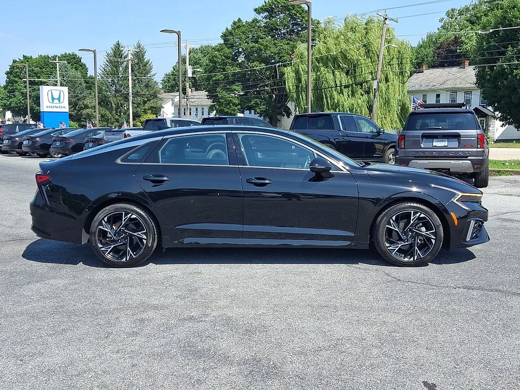 Used 2025 Black Kia GT-Line image 7
