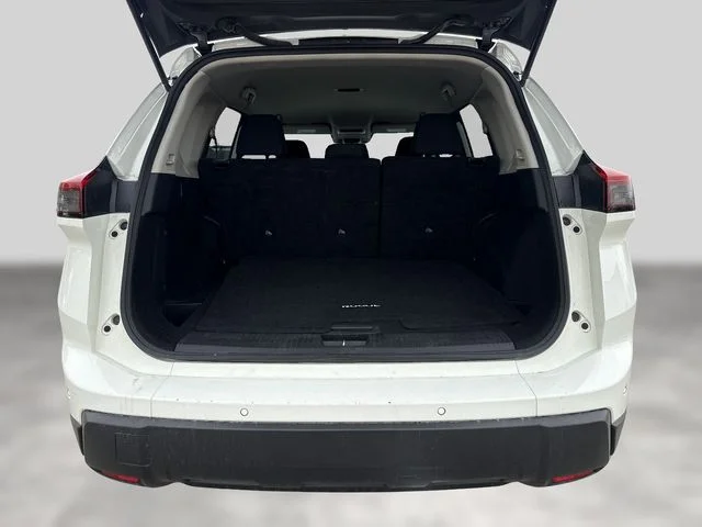 Used 2024 White Nissan S image 18