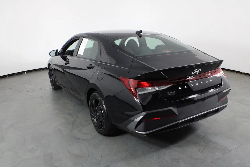 Used 2026 Black Hyundai SEL Sport image 16