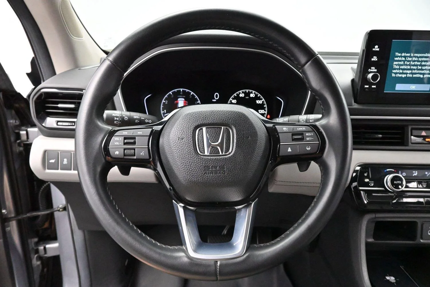 Used 2024 Lunar Silver Metallic Honda EX-L 7 Passenger image 15