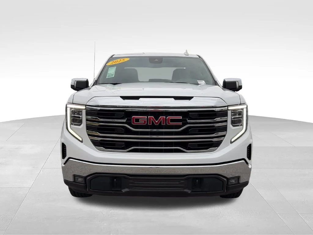 Used 2025 White GMC SLT image 24