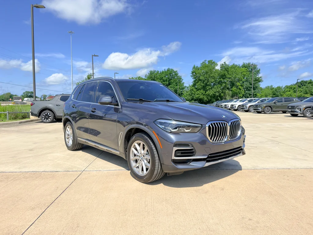 Used 2022 Arctic Grey Metallic BMW xDrive40i image 3