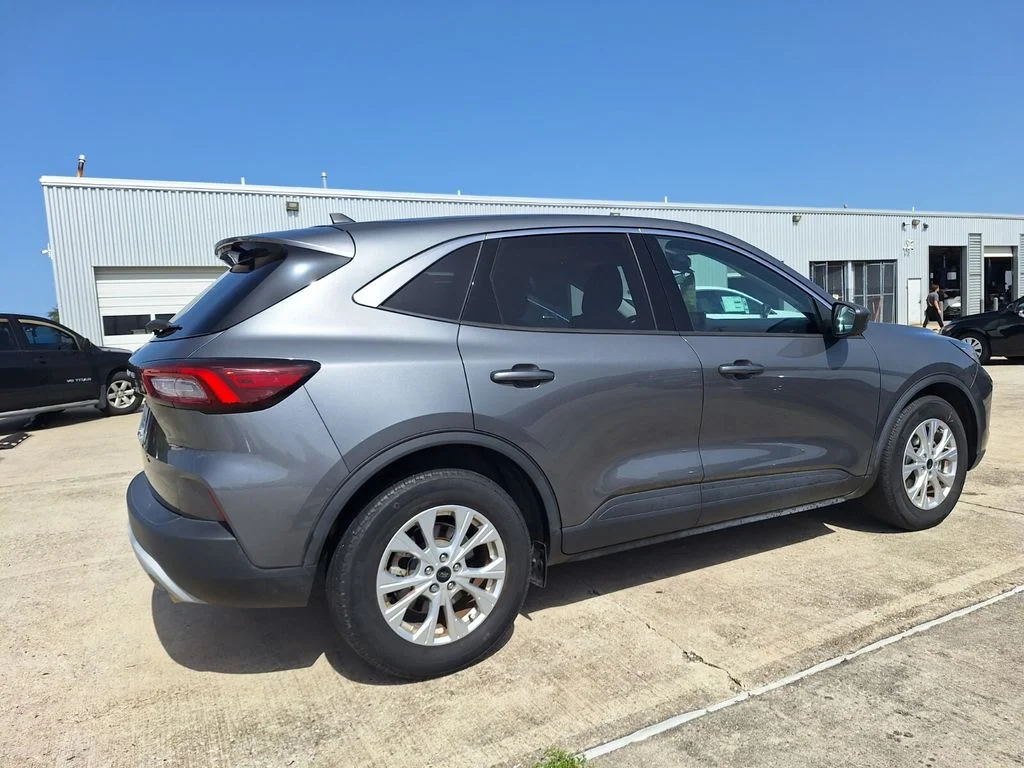 Used 2023 Gray Ford Active image 4