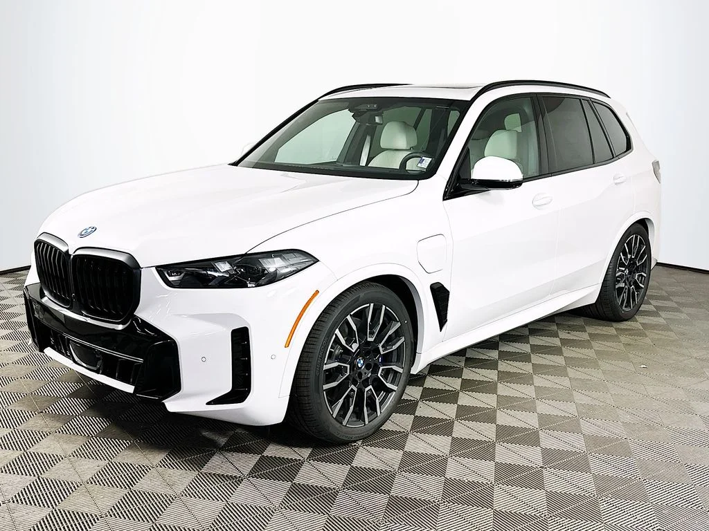 2026 BMW X5 xDrive50e's photo
