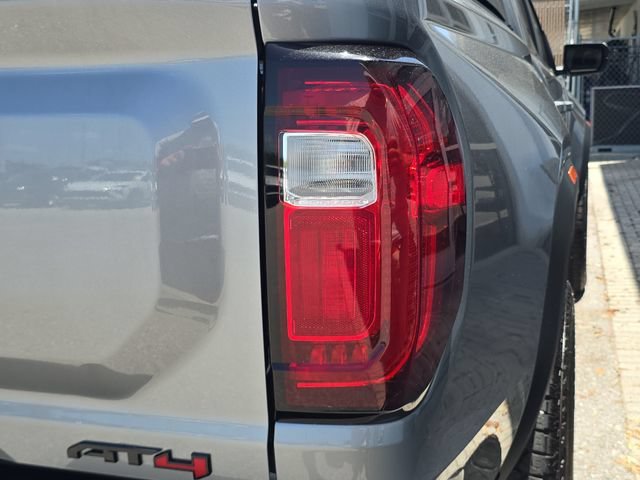 2025 GMC Canyon AT4 - Photo 8