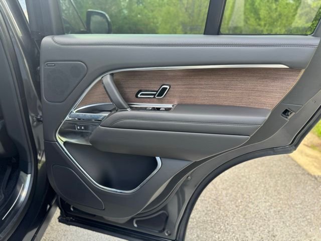New 2026 Carpathian Grey Land Rover SE image 15