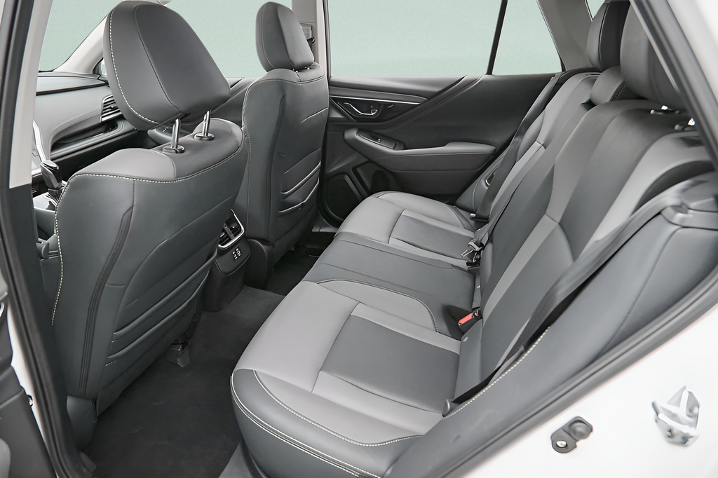 Used 2023 Crystal White Pearl Subaru Onyx Edition image 32