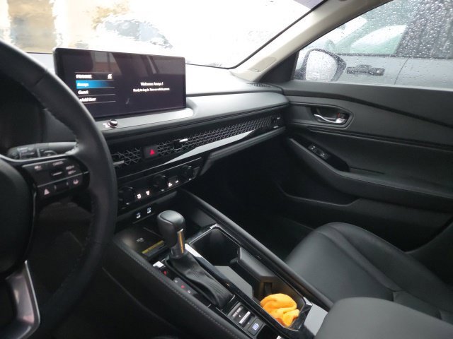 Used 2025 Solar Silver Metallic Honda Touring image 6