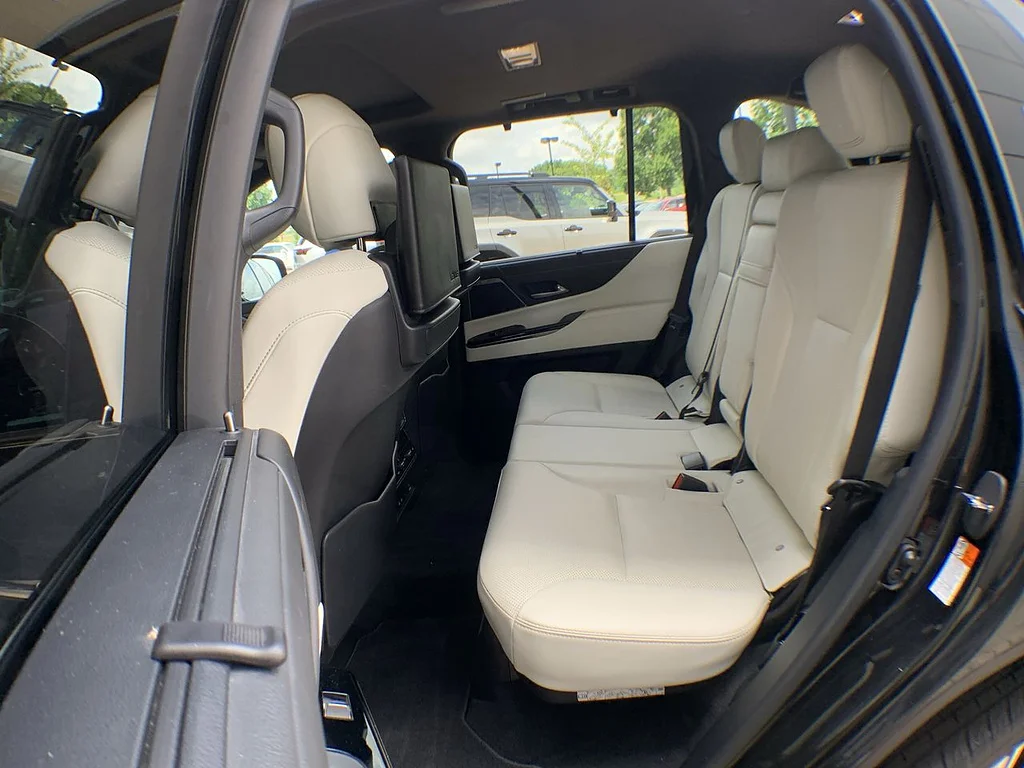 Used 2023 CAVIAR/PEPPER Lexus 600 Luxury image 23