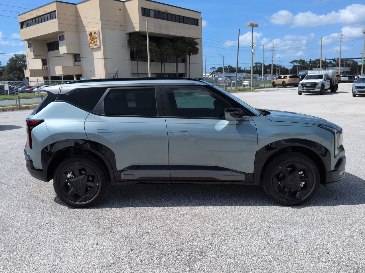 New 2027 Iceberg Green Kia X-Line S image 3