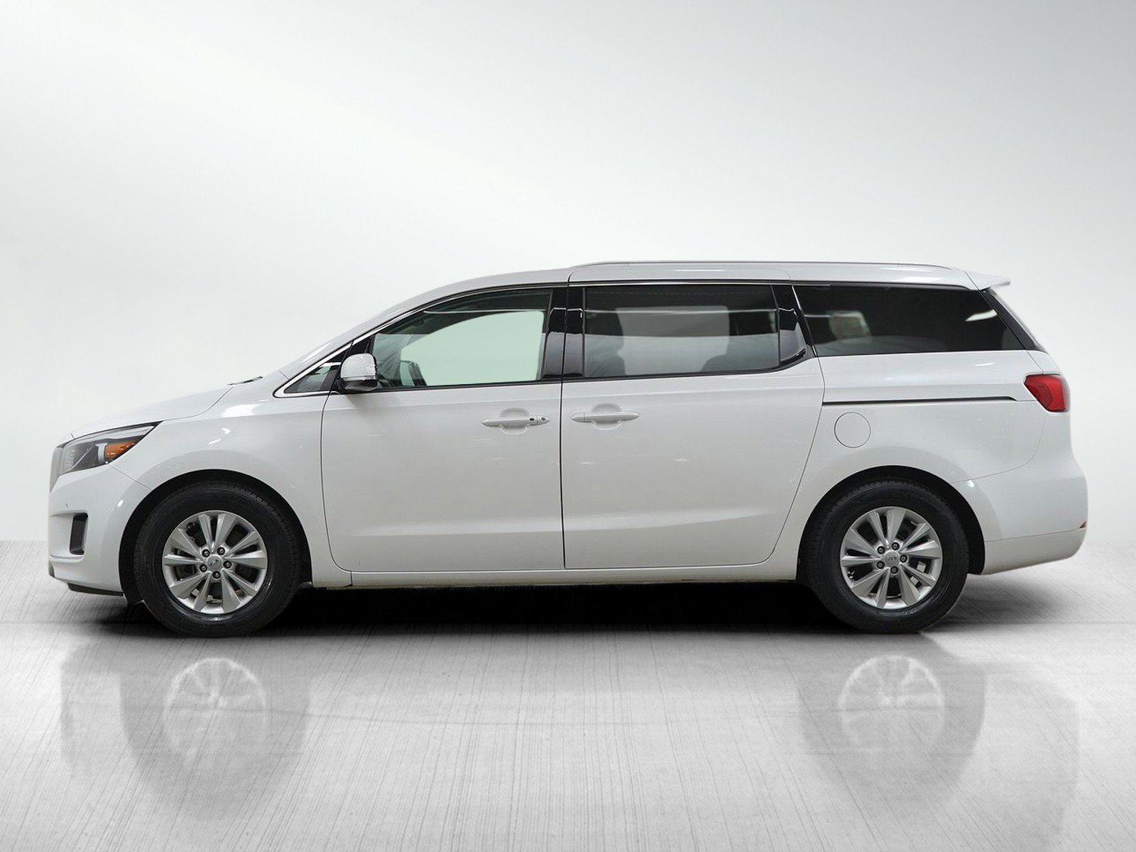 Used 2018 Kia Sedona EX with VIN KNDMC5C11J6397453 for sale in Wayzata, Minnesota