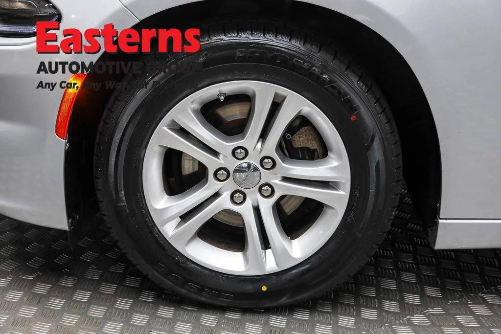 Used 2022 Silver Dodge SXT image 33