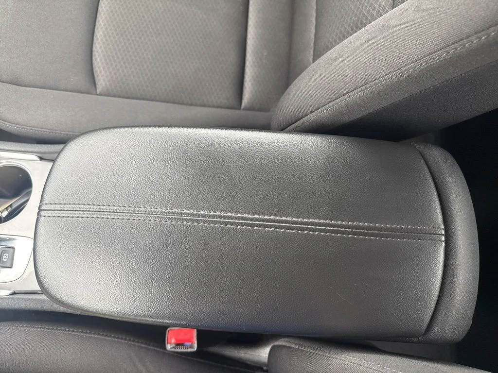 Used 2025 White Chevrolet LT image 35