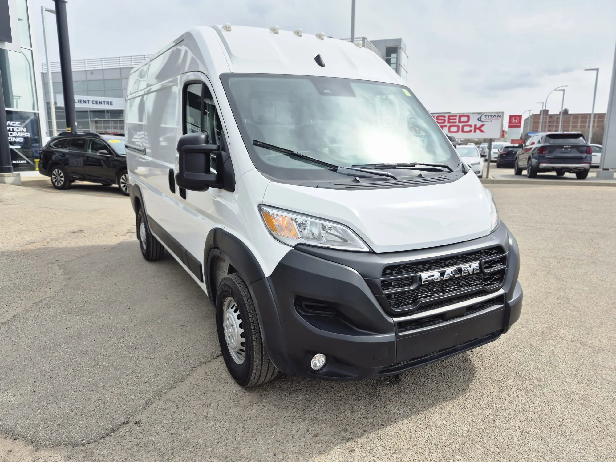 Certified Used 2025 White Ram Tradesmen*Full Size | 136in WB | ONLY 1542 km! | Lthr Seats | Adaptive Cruise | Cross-Wind Assist image 5