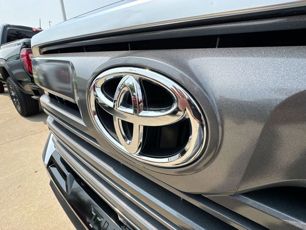 2025 Toyota Tundra Limited - Photo 29
