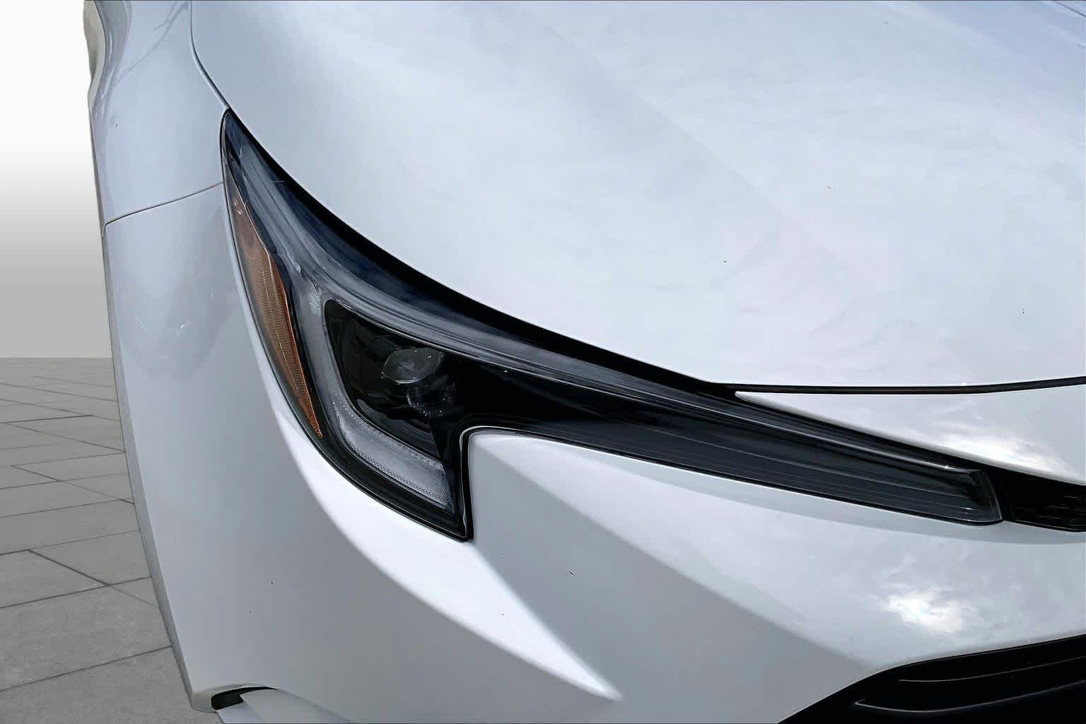 Used 2024 Ice Cap Toyota Hybrid LE image 26