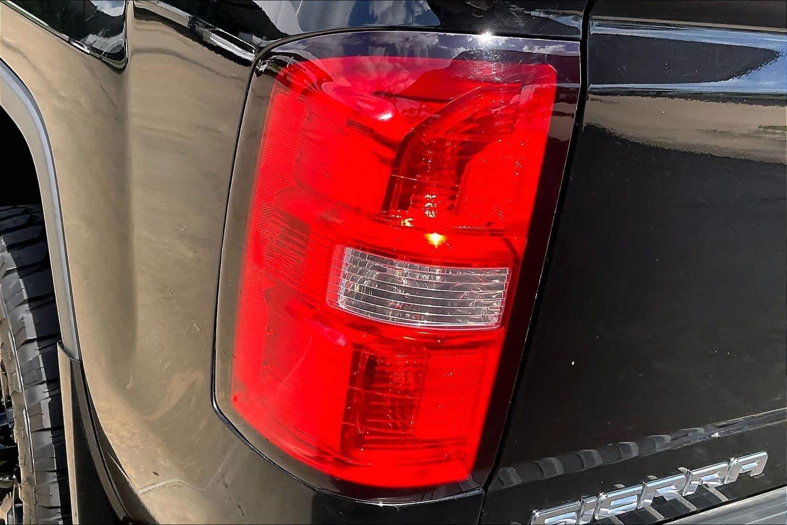 Used 2015 Onyx Black GMC Denali image 27