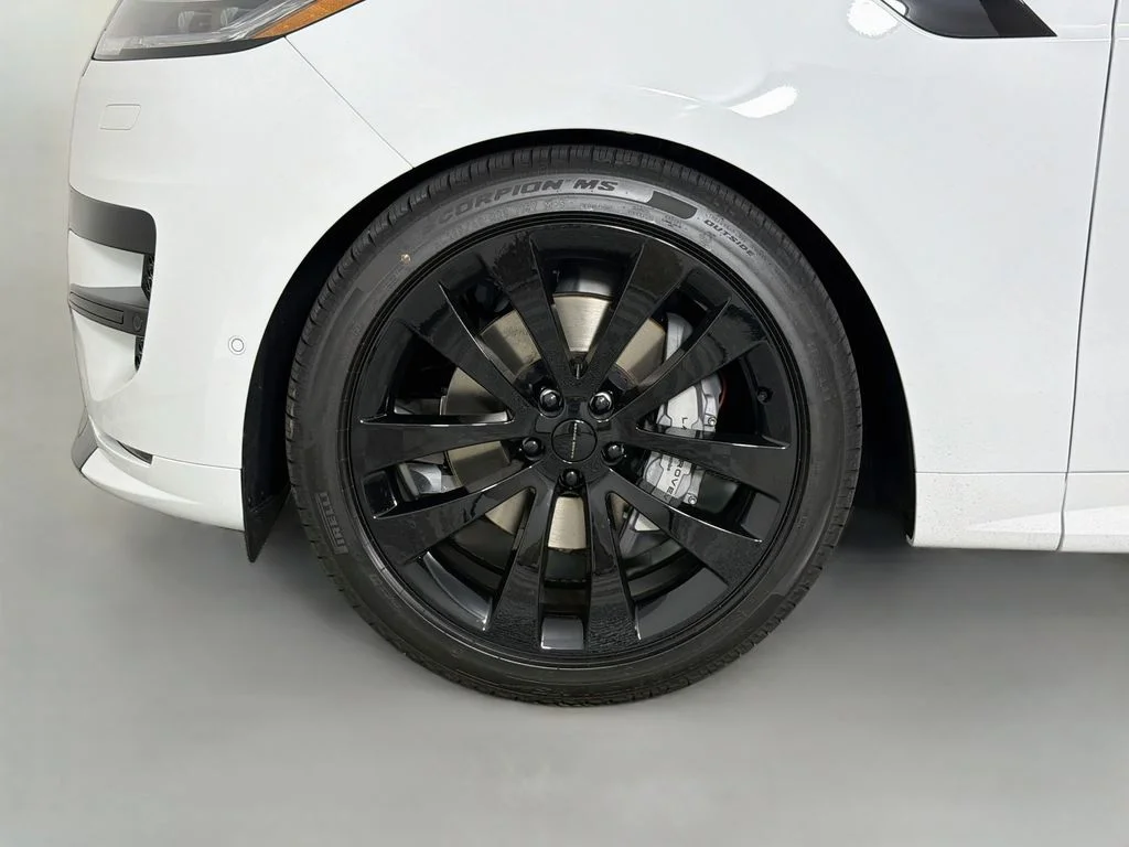 New 2026 Fuji White Land Rover Dynamic SE image 33