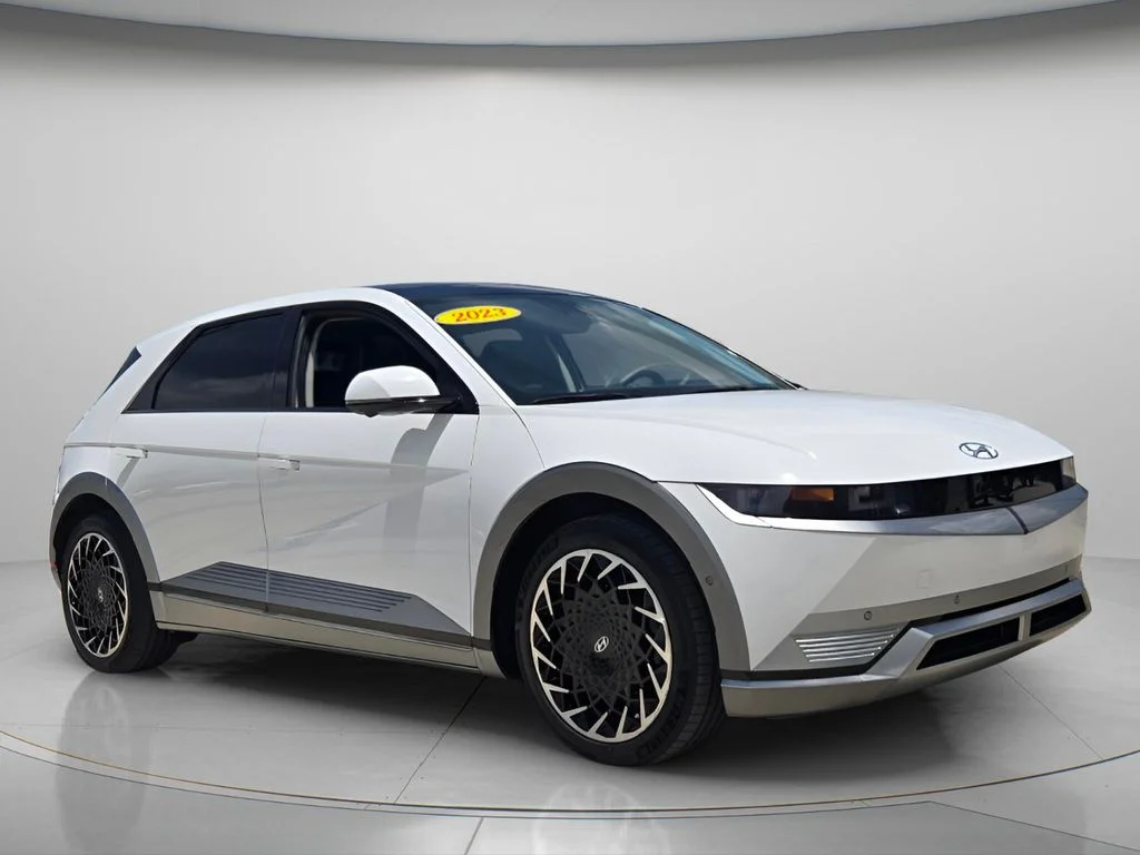 Used 2023 White Hyundai Limited image 9