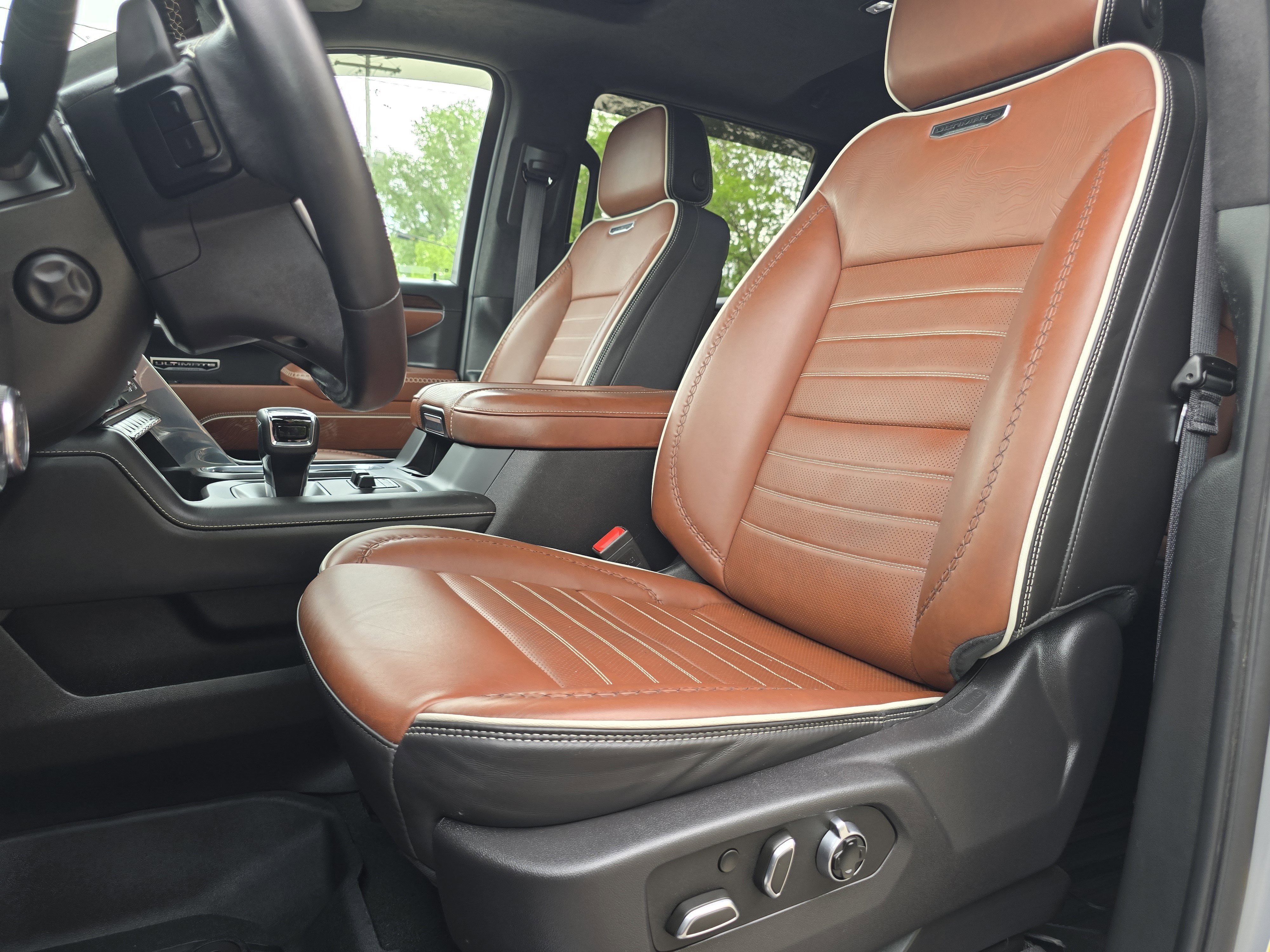 Used 2025 Thunderstorm Gray GMC Denali Ultimate image 26