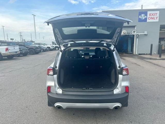 Used 2020 Silver Ford SE image 25