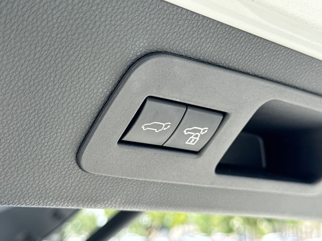 Used 2024 White Lexus 600 Luxury image 34