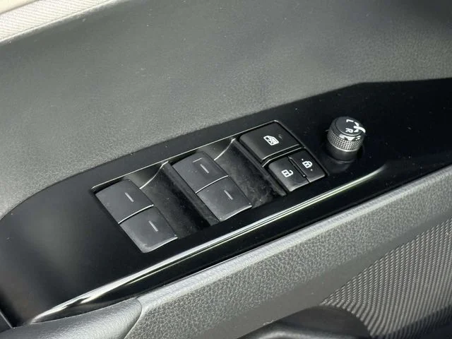 Used 2025  Toyota LE image 31