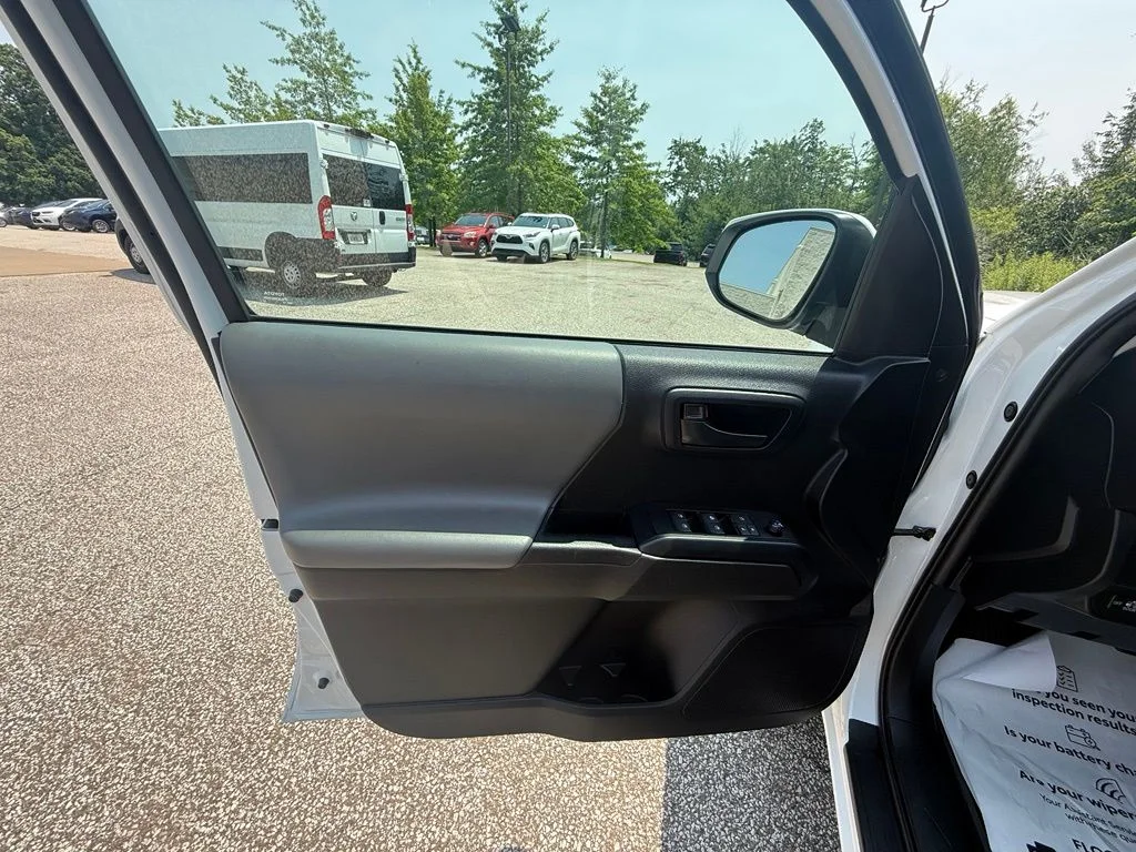 Certified Used 2022 White Toyota SR image 17