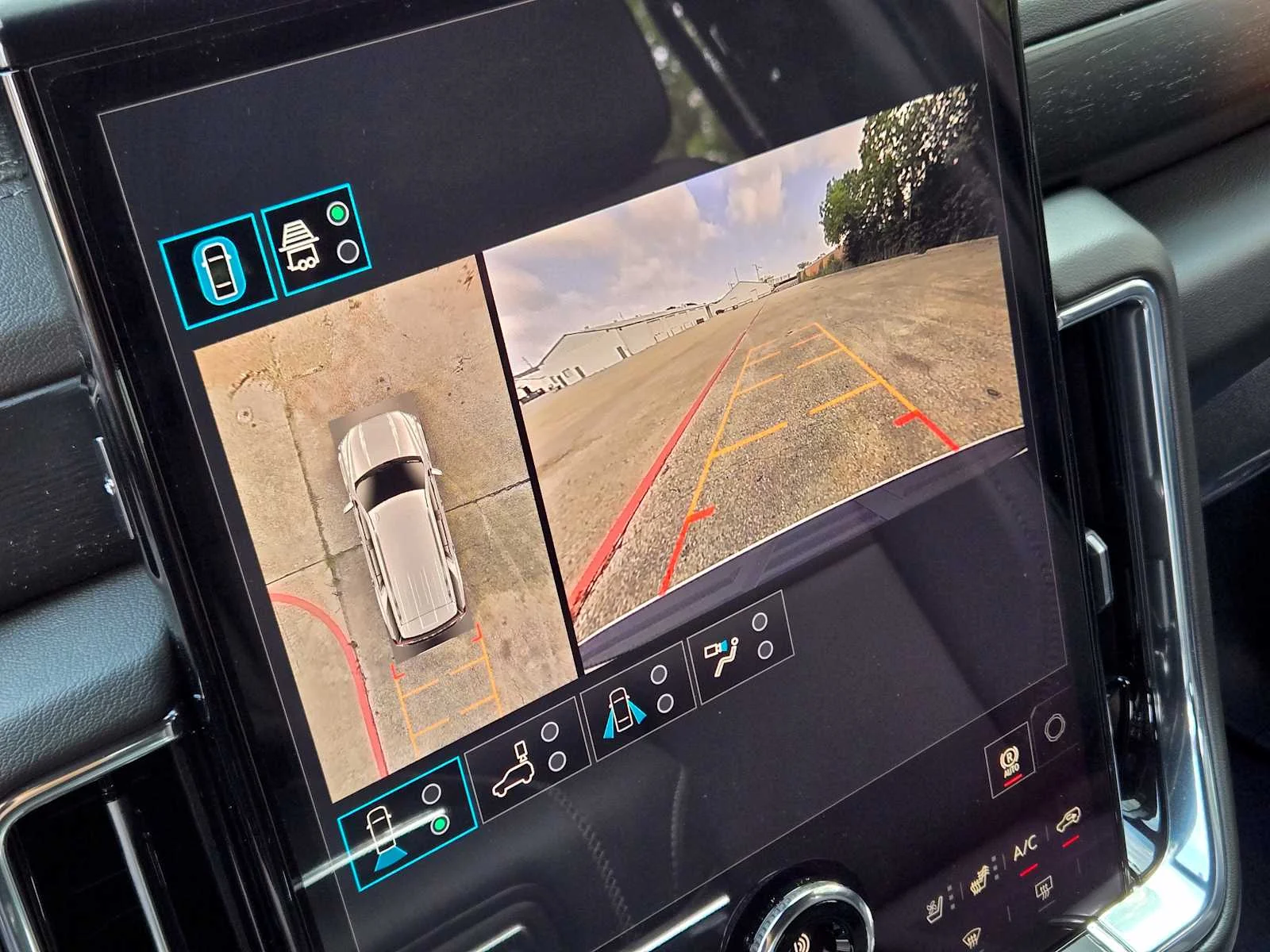 2026 GMC Yukon Denali - Photo 12