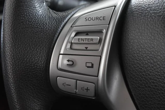 Used 2016 Silver Nissan SL image 20
